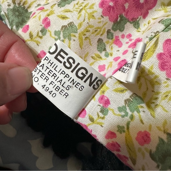 Almas Designs Snow White Dwarfs /Witch Flip Doll Comes With 5 Plush Dwarfs - Picture 9 of 9